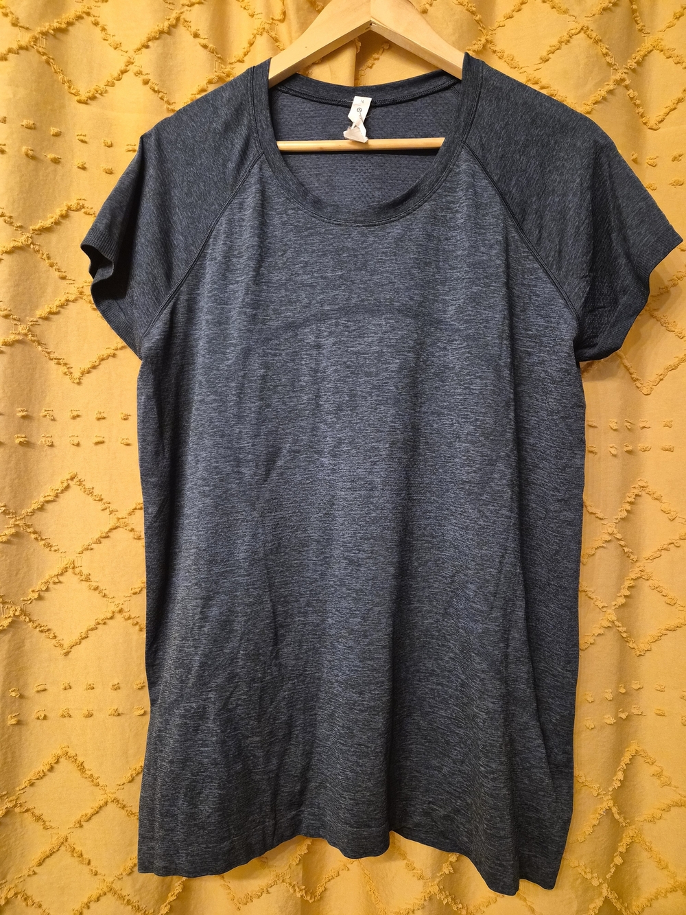 lululemon athletica Charcoal Heather Short Sleeve Scoop Tee